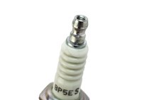 BUJIA NGK ESTANDAR (EQUIVALENTE A EQUIPO ORIGINAL) NISSAN HIKARI, PICKUP, SAKURA, SAMURAI, TSURU; VOLKSWAGEN PANEL, 
MATERIAL DEL NUCLEO DEL ELECTRODO CENTRAL: COBRE, DISEÑO DEL ELECTRODO CENTRAL: ESTANDAR, MATERIAL DE LA PUNTA DEL ELECTRODO CENTRAL: NUEL, TIPO DE TERMINAL ELECTRICO: TUERCA NO EXTRAIBLE, TIPO DE GRADO: REGULAR, CONFIGURACIÓN DE TIERRA: ESTANDAR, MATERIAL DEL NUCLEO DEL ELECTRODO DE TIERRA: NIQUEL, ELECTRODO DE TIERRA (CANTIDAD): 1, DISEÑO DE LA PUNTA DEL ELECTRODO DE TIERRA: ESTANDA, MATERIAL DE LA PUNTA DEL ELECTRODO DE TIERRA: NIQUEL, TAMAÑO HEXAGONAL: 13/16"", ALTURA DEL AISLADOR: 55.00 MM, RANGO DE CALOR DEL FABRICANTE: 5, CALIBRACION: 0.044"", ALCANCE: 0.75"", RESISTENCIA: 1.0 OHMS, TIPO DE RESISTENCIA: NO, TIPO DE ASIENTO: PLANO, DIAMETRO DE LA ROSCA: 14.00 MM, LAVADORA INCLUIDA: SI, NGK: BP5ES, 2601 NGK