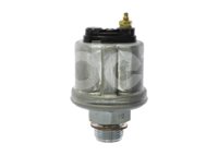 BULBO ACEITE MERCEDES BENZ 80 PSI, RANGO PRESION: 0-72.5 PSI, PRESION MAXIMA: 30 BAR DURANTE DOS SEGUNDOS, ROSCA: M18+1.15, LONGITUD DE LA ROSCA: 12MM, PAR MOTOR: 100NM, RANGO TEMPERATURA: -25°C A +100°C, VOLTAJE: 6-24V, RESISTENCIA: 10-184 OHM, VDO: 360081029059GM VDO-CONTINENTAL