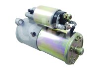 MARCHA WAI FORD EXCURSION V10 6.8L 2004-2005, EXPEDITION V8 4.6L 1999-2006, EXPEDITION V8 5.4L 1999-2014, F-150 V6 3.7L 2010, F-150 V6 4.2L 1999-2009, F-150 V8 4.6L 2008-2010, F-250 V8 4.6L 1999-2006, F-250 SUPER DUTY V8 4.6L 2011-2014, F-250 SUPER DUTY V8 5.4L 2004-2007, F-250 SUPER DUTY V8 6.7L 2011-2014, F-350 V8 4.6L 2011, F-350 V8 5.4L 1999, 2001-2006, 2011, F-350 V10 6.8L 2003, F-350 V8 7.3L 1999, 2001-2003, F-350 SUPER DUTY V8 5.4L 2007-2008, F-350 SUPER DUTY V8 6.2L 2012-2014, F-450 SUPER DUTY V8 5.4L/6.0L 2004-2010, F-450 SUPER DUTY V8 6.7L 2013, F-450 SUPER DUTY V10 6.8L 2004-2005, 2008-2013, F-550 SUPER DUTY V8 6.7L 2012-2013, F-550 SUPER DUTY V10 6.8L 2004, 2008, 2010, 2012-2013, LOBO V8 5.4L 1999; LINCOLN BLACKWOOD V8 5.4L 2002, MARK LT V8 54L 2006-2008, NAVIGATOR V8 5.4L 1999-2002, 2006-2014; SUZUKI SWIFT L4 1.5L 2008, 
SISTEMA: FORD, DISEÑO: PMGR SIN NARIZ, VOLTAJE: 12V, POTENCIA: 1.4KW, DIENTES: 12, ROTACION: CW, WAI: 6646N WAI