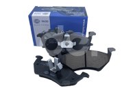 BALATA HELLA VOLKSWAGEN GOL 2012-2013, 2016-2020, SAVEIRO 2010-2022, UP! 2016-2018, EJE: DELANTERO, FORMULA: LOW METAL (BAJOS METALES), ANCHO: 146MM, ALTURA: 53.9MM, ESPESOR: 17MM, PESO: 1.924KG, NO PREPARADO PARA INDICADOR DE DESGASTE, SISTEMA DE FRENOS: TEVES, NUMERO DE USO: 25669, 25670, FMSI: 8868-D1641, HELLA: T2653MX, 8DB355045-701, 355045701 HELLA