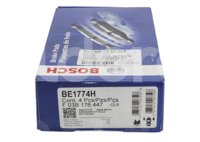 BALATA BOSCH AZUL FORD TRANSIT-350 L4 2.0L 2021, TRANSIT-350 L4 2.2L 2015-2016, 
SENSOR ELECTRONICO: NO, INCLUYE SHIM: SI, INCLUYE HERRAJES: SI, FORMULA: SEMI-METALICA, POSICION: DELANTERA, FMSI: 9004-D1774, D-PLATE: D1774, BOSCH CORTO: BE1774H, BOSCH: F03B176447 BOSCH