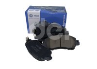 BALATA HELLA MAZDA 2 2016-2023, NISSAN KICKS 2017-2023, VERSA 2020-2022, TOYOTA YARIS R 2016-2020, EJE: DELANTERO, FORMULA: LOW METAL (BAJOS METALES), ANCHO: 125.8MM, ALTURA: 51.4MM, ESPESOR: 15.3MM, CON AVISADOR ACUSTICO DE DESGASTE, CON ACCESORIOS, SISTEMA DE FRENOS: AKEBONO, NUMERO DE USO: 22235, 22236, FMSI: 9081-D1852, HELLA: T2470MX, 8DB355045-661, 355045661 HELLA