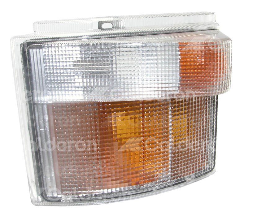 PLAFON DE DIRECCIONALES DELANTERO IZQUIERDO ACRILICO SCANIA 85257262 IAM