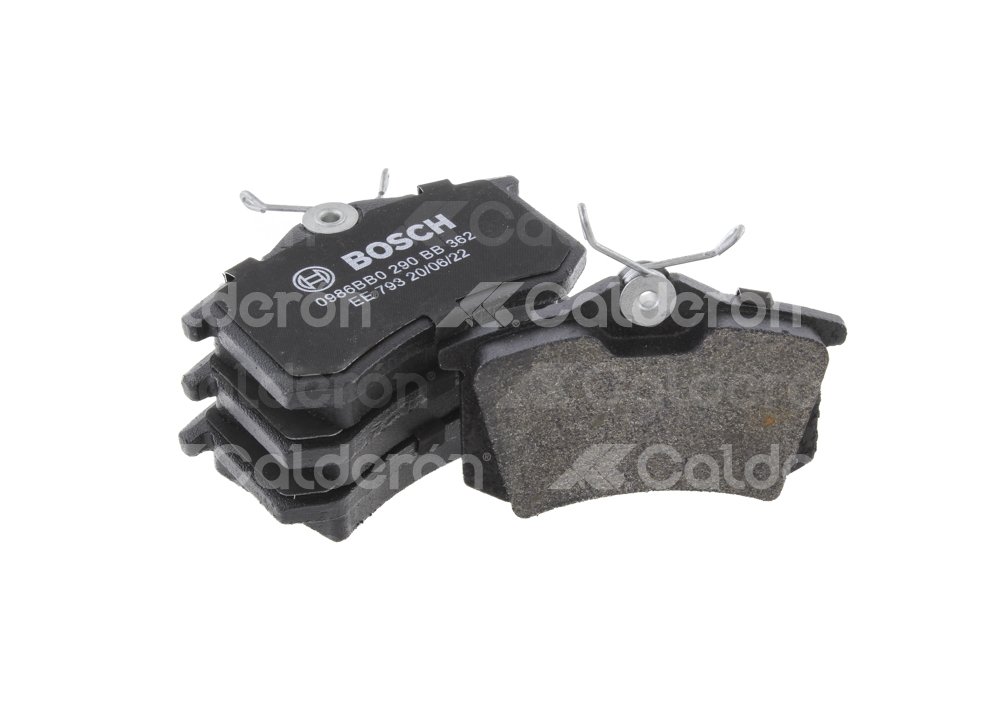 BALATA BOSCH AZUL PEUGEOT 207 2012-2014, 208 2014-2017, 307 2003-2010, 405 1991, 1997-1999; RENAULT FLUENCE 2011-2014, MEGANE 2003-2010, SCENIC 2001-2004, CLIO 2007-2009, SANDERO 2015; VOLKSWAGEN DERBY 2000, GOLF 1987-2006, CLASICO 2011-2015, JETTA L4 1.8L 1987-1992, 1999, JETTA L4 2.0L 1990-1999, 2013-2018, JETTA V6 2.8L 1997-2004, JETTA L5 2.5L 2011-2018, PASSAT 1990-1993, 1996-2005, POLO L4 2.0L 2003-2007, 2013-2017, SAVEIRO 2015-2020, SPORTVAN 2007, T-CROSS 2021-2022, NIVUS 2021-2022, 
SENSOR ELECTRONICO: NO, INCLUYE SHIM: SI, INCLUYE HERRAJES: NO, FORMULA: SEMI-METALICA, POSICION: TRASERA, FMSI: 7234-D340, D-PLATE: D340, BOSCH CORTO: BB340, BOSCH: 0986BB0290 BOSCH